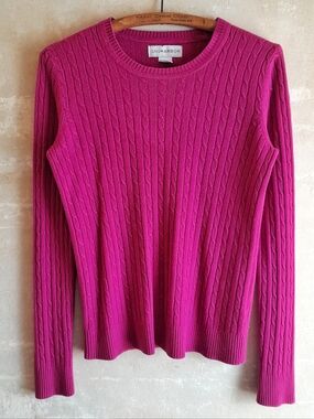 530a. hot pink fuschia Sag Harbor cable knit long sleeve sweater, S